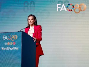 ROMA (ITALIA), 16/10/2025.– La reina Letizia durante su discurso en los actos del Día Mundial de la Alimentación, en la sede de la FAO.