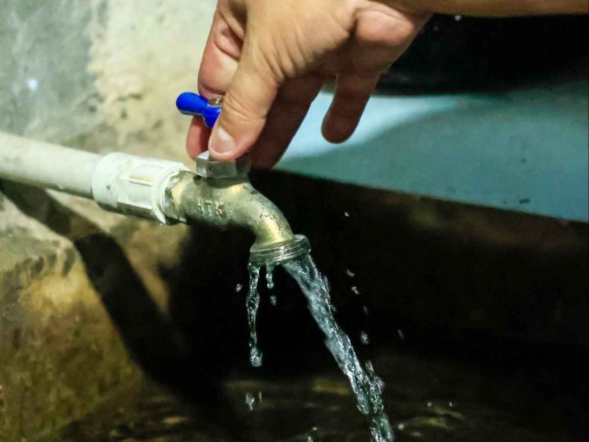 Técnicos de ANDA concluyeron los trabajos de reubicación de tuberías sobre la carretera del Litoral, en el Puerto de La Libertad. /ANDA