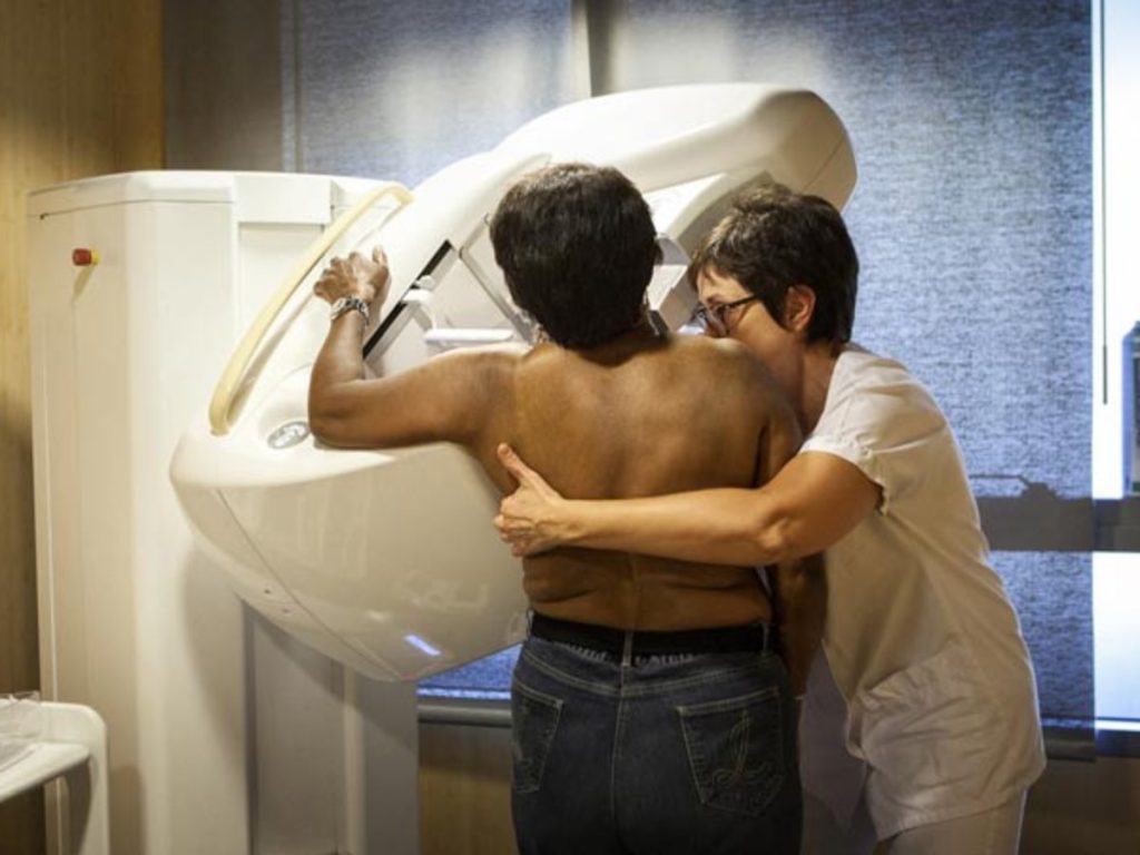 La consulta anual con un ginecólogo debe incluir examen de mama, citología y ultrasonografía