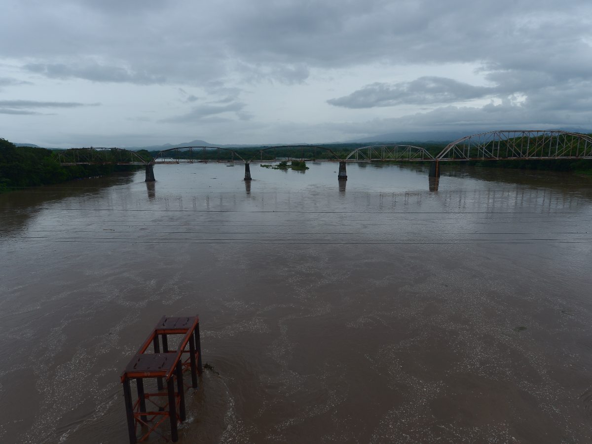 El río Lempa alcanzó 4.36 metros en la estación de San Marcos Lempa, en San Miguel; el nivel de desbordamiento es de 6 metros.