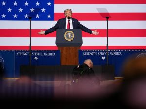 Trump asegura tener recursos para financiar tropas pese al cierre del Gobierno federal