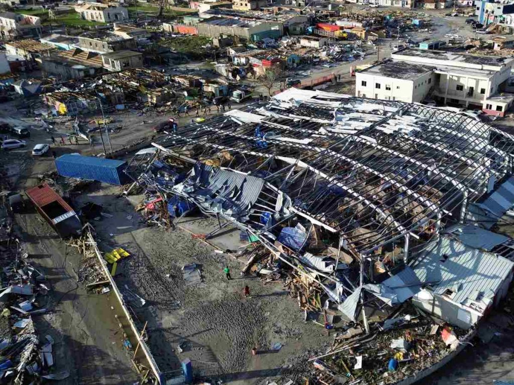 Devastador huracán Melissa azota el Caribe y deja al menos 50 muertos
