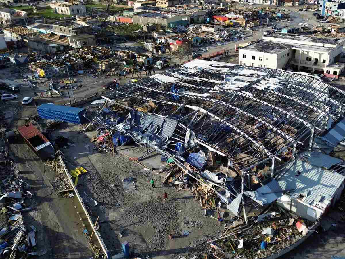 Devastador huracán Melissa azota el Caribe y deja al menos 50 muertos