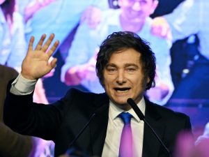El presidente Javier Milei durante su discurso tras los comicios. Aseguró que comienza “la construcción de la Argentina grande”.