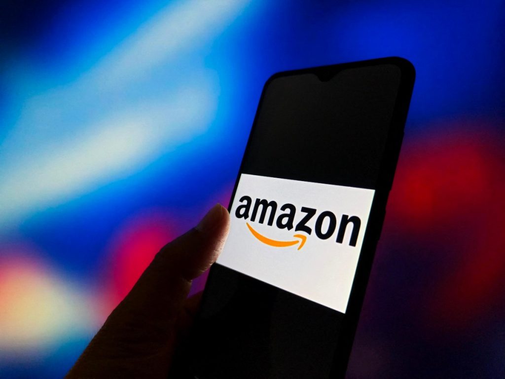 Amazon busca equilibrar innovación tecnológica y sostenibilidad laboral en medio de un entorno competitivo.