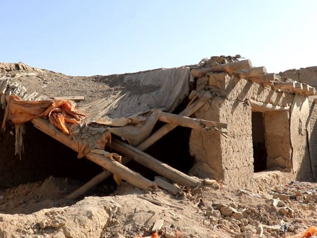 Vista de la zona destruida tras el ataque del ejército pakistaní contra las viviendas de la aldea de Khundar, en el distrito de Argon, provincia de Paktika, el 18 de octubre de 2025 en Khundar, Afganistán.