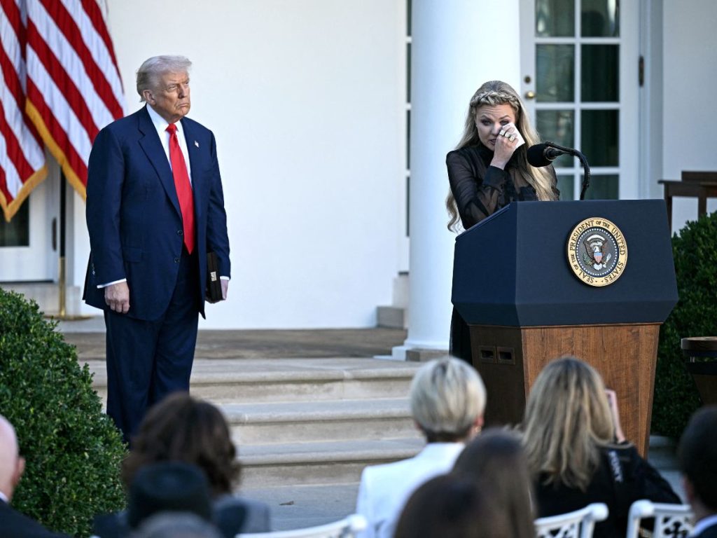 La viuda de Kirk recibió la medalla