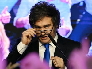 Javier Milei celebra su victoria en las legislativas de mitad de período, que fortalecen su agenda de reformas en Argentina.
