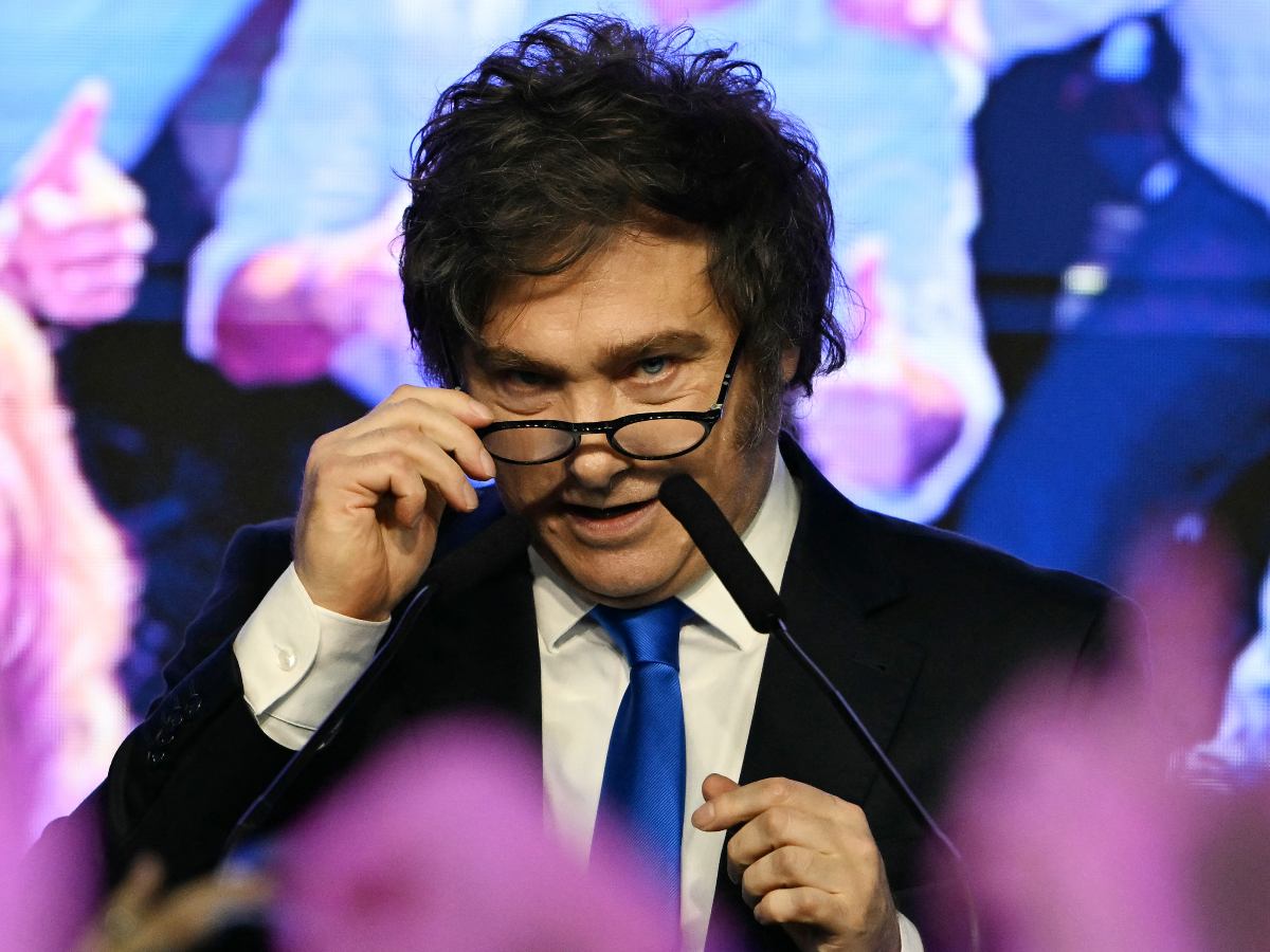 Javier Milei celebra su victoria en las legislativas de mitad de período, que fortalecen su agenda de reformas en Argentina.
