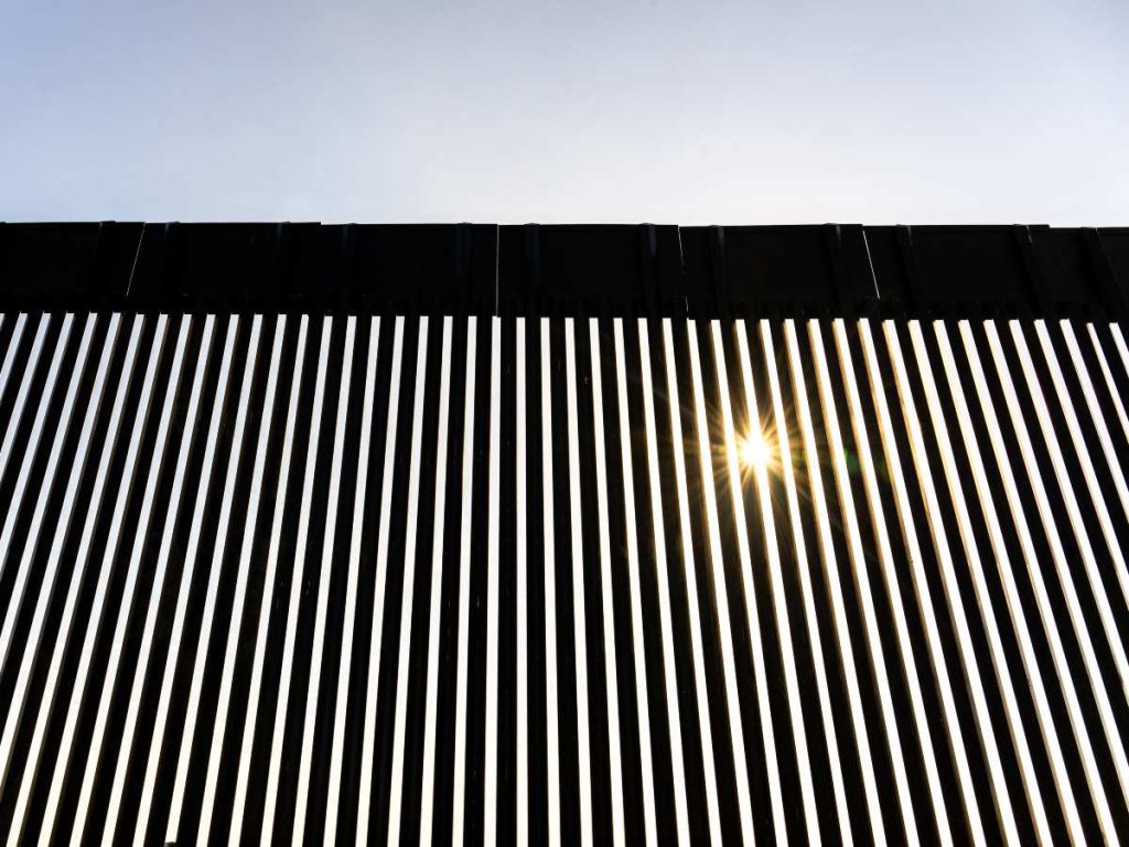 Una sección de la valla fronteriza se ve el 15 de octubre de 2025 en La Casita-Garciasville, Texas.