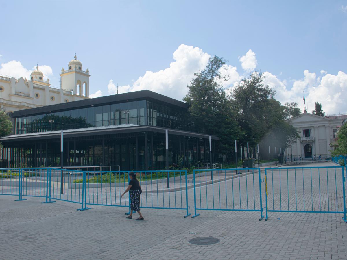 noticias-plaza-universitaria-centro-historico-san-salvador (2)