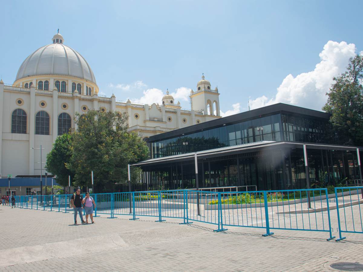 noticias-plaza-universitaria-centro-historico-san-salvador (3)