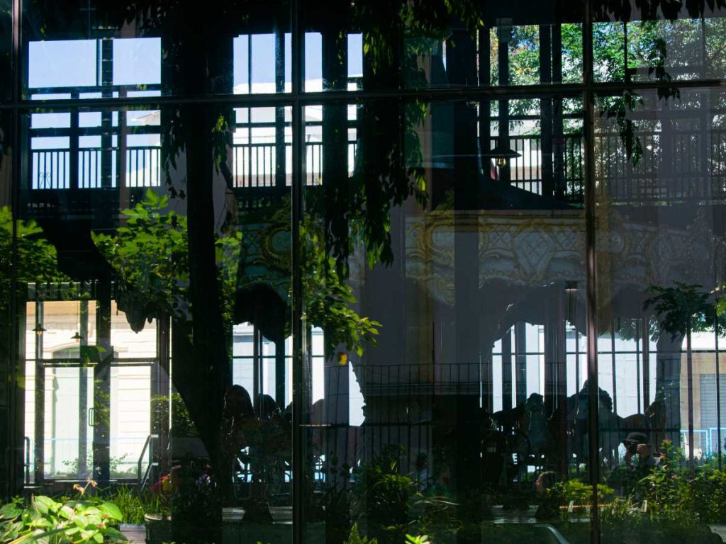 La presencia del carrusel genera debate: algunos lo ven como un atractivo turístico, otros como un elemento fuera de contexto histórico. /Juan Martínez