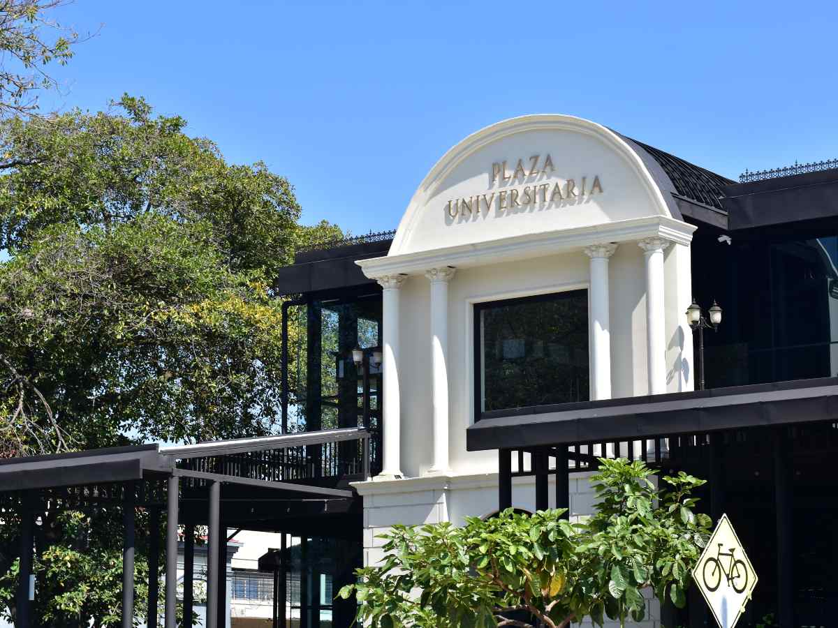 noticias-plaza-universitaria-en-centro-historico-san-salvador