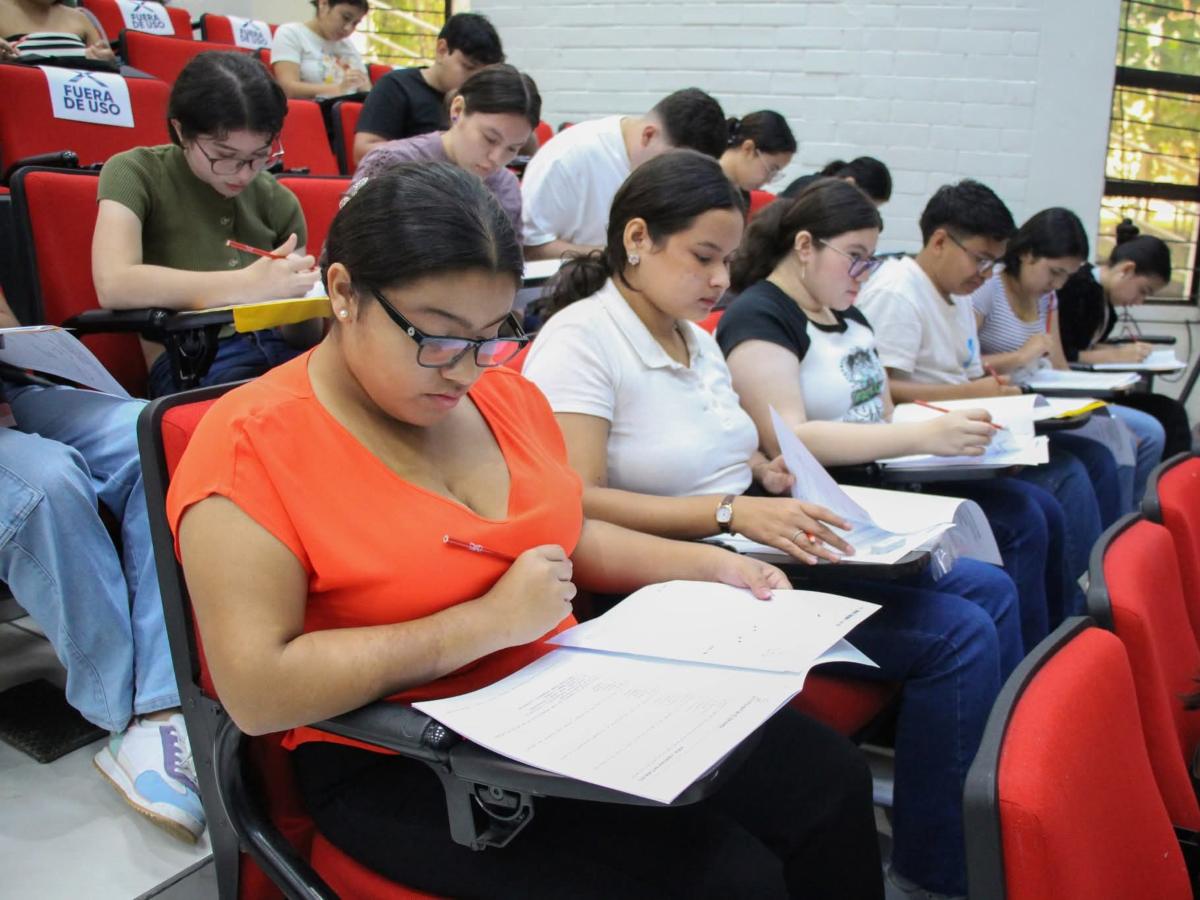 Más de 13,600 jóvenes buscan ingresar a la Universidad de El Salvador en 2026