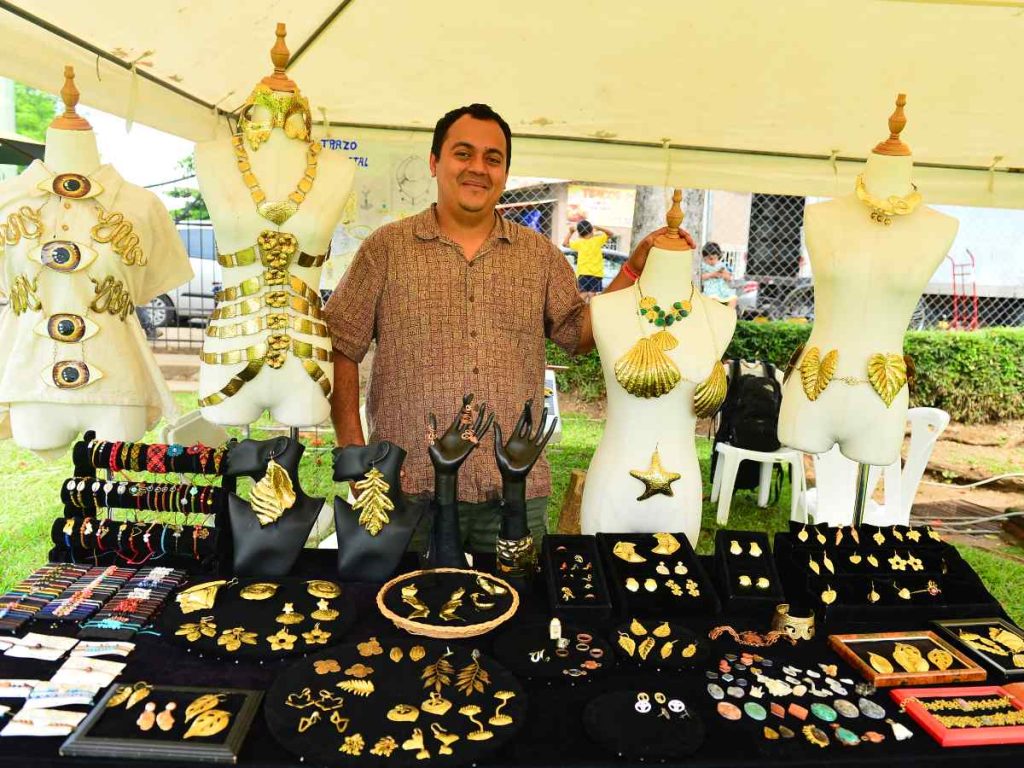 Granalla: Joyas con alma salvadoreña. Orfebrería artística que fusiona técnica, simbolismo y naturaleza en piezas irrepetibles.