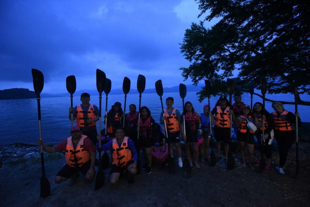 Amanecer en Kayak en el Lago de Ilopango