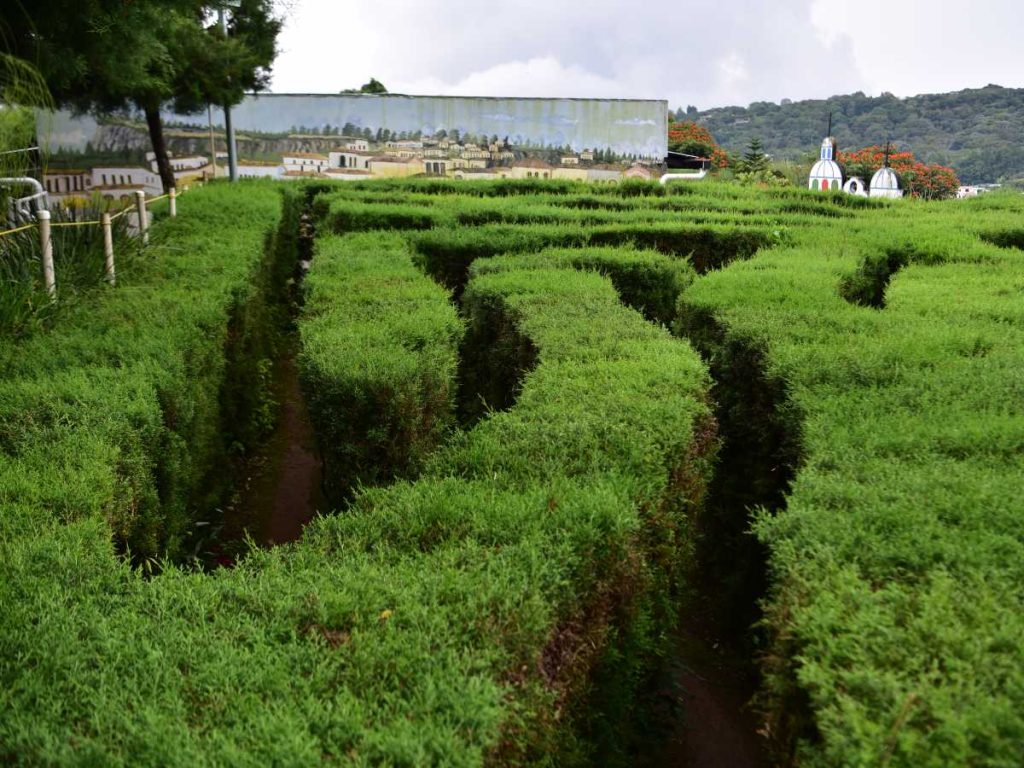 Entre miradores, plantas y hermoso laberinto, Monte Berat es un destino que despierta todos los sentidos.