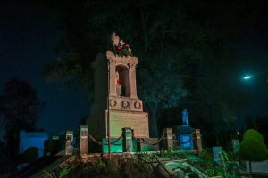 Necroturismo en cementeruo los ilustres