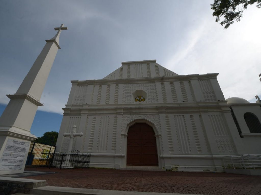 Iglesia de Nuestra Señora del Pilar, templo barroco del siglo XVIII, donde reposan los restos del prócer José Simeón Cañas, abolicionista de la esclavitud en Centroamérica.