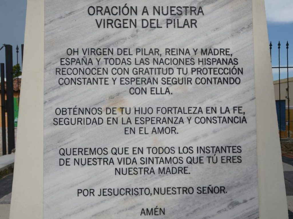 La Oración del Pilar, devoción mariana profundamente arraigada en San Vicente, refleja la fe y las leyendas que dieron origen a la iglesia construida en honor a la Virgen.
