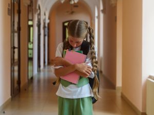 El acoso escolar y el ciberacoso afectan el bienestar emocional de miles de estudiantes, muchas veces en silencio y sin que los adultos lo adviertan.