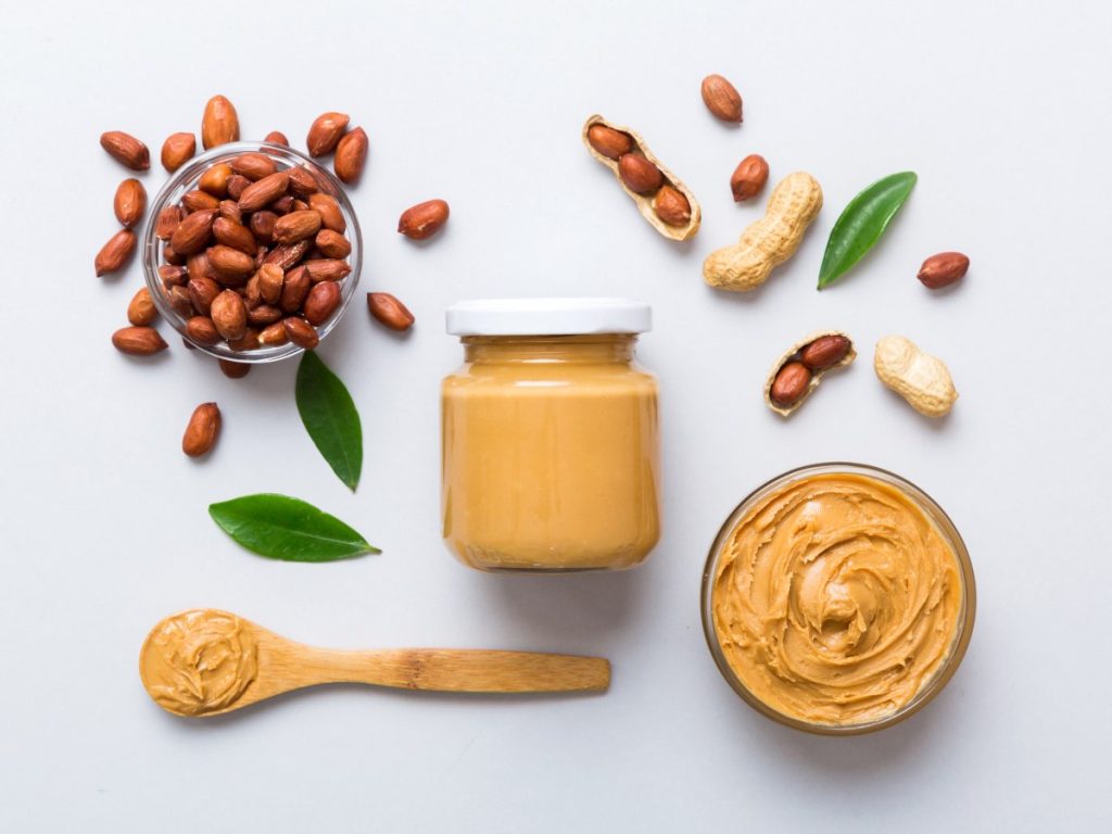 Los pediatras recomiendan ofrecer el maní desde los primeros meses de vida para entrenar el sistema inmunitario y reducir riesgos.