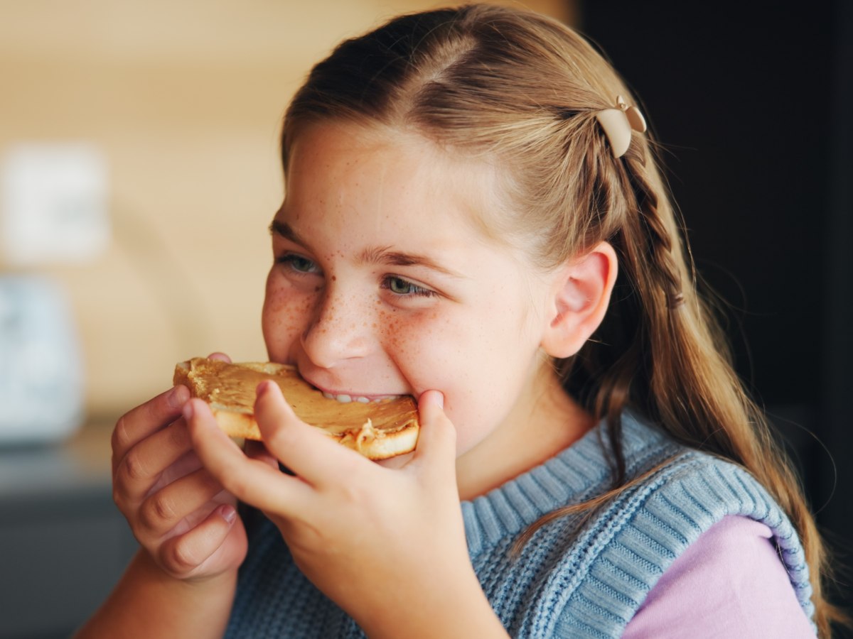 Nuevas investigaciones demuestran que introducir pequeñas porciones de maní en la dieta infantil puede ayudar a prevenir alergias.