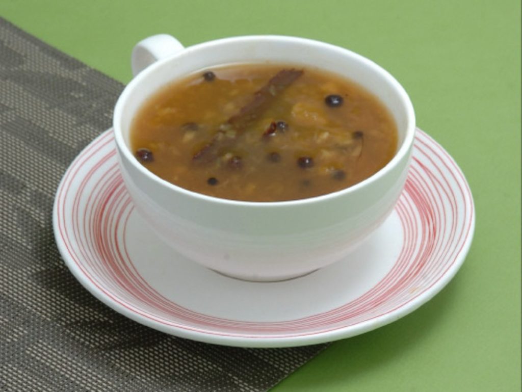 Atol de piña: Piña, especias y tradición en una receta que perfuma la casa y alegra el corazón.