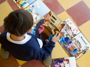 El programa impulsa el desarrollo emocional y la prevención de abusos desde el aula, involucrando a docentes, familias y comunidades educativas.