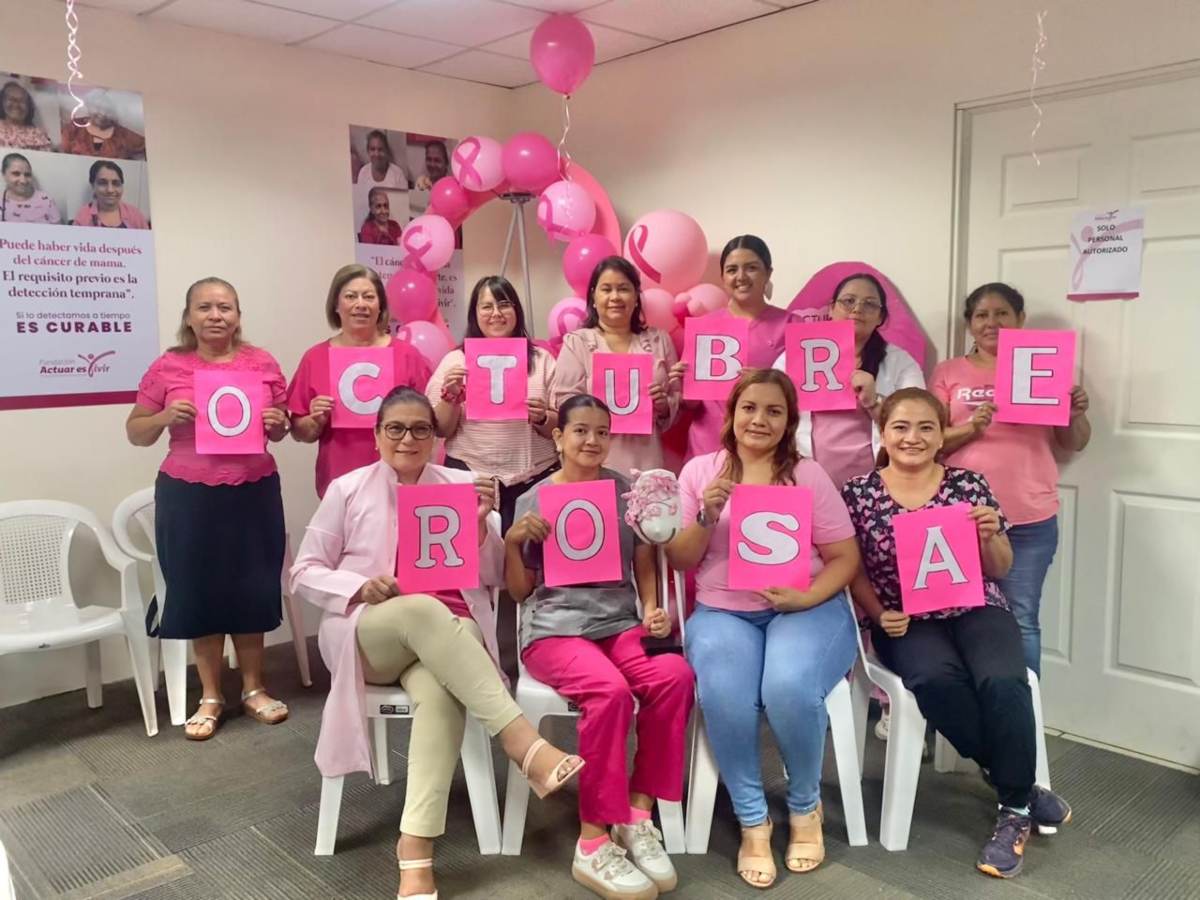 Beneficiarias y equipo de Fundactuar unidos en el mes de la prevención del cáncer de mama, promoviendo el Chequeo Rosa y la detección temprana.