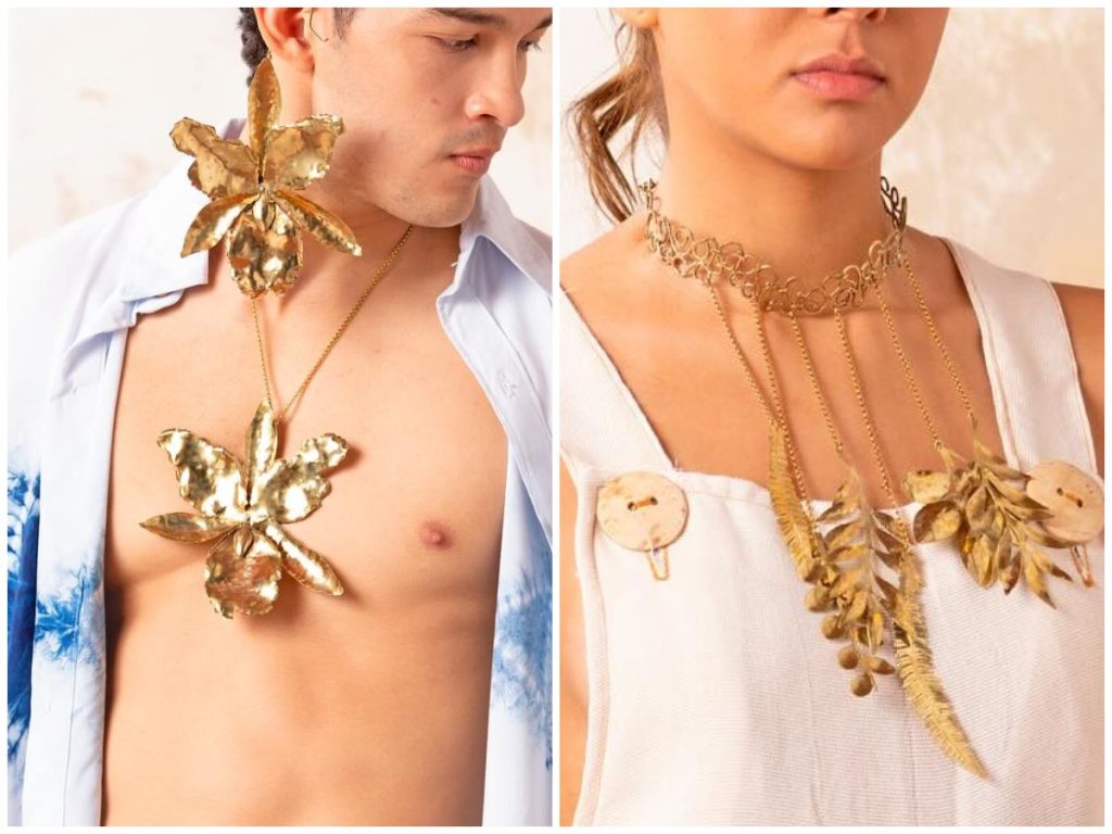 Piezas escultóricas de Granalla, inspiradas en la flora local y elaboradas a mano por el orfebre Elder Sermeño, con técnica y sello artesanal.