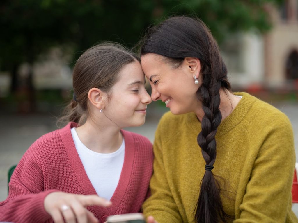 Escuchar sin juzgar, hablar sin miedo y buscar ayuda profesional puede marcar la diferencia en la salud mental de una adolescente.
