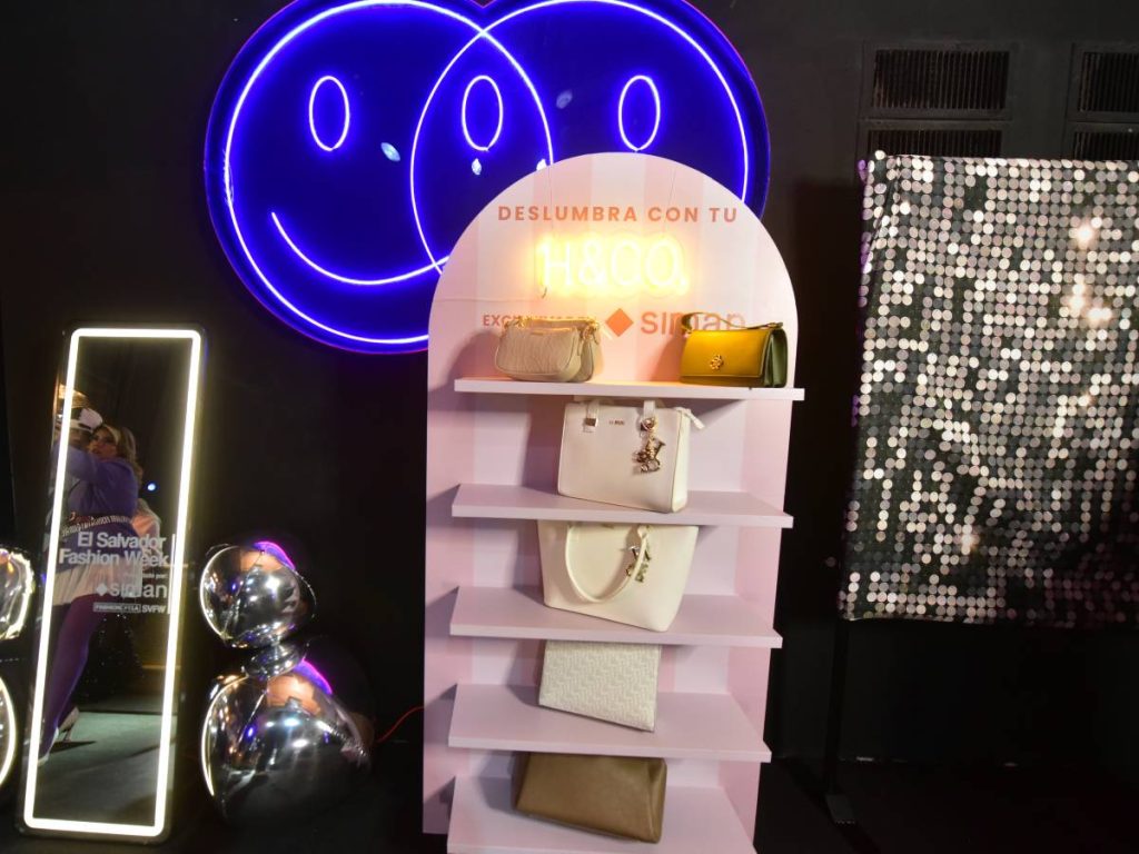 Simán presentará una pasarela con propuestas de Levi’s, H&Co y Converse, mostrando estilos versátiles ideales para la temporada de fiestas.