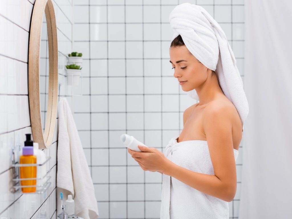 Pequeños cambios en tu alimentación, vestimenta e hidratación pueden marcar una gran diferencia en cómo huele tu cuerpo.