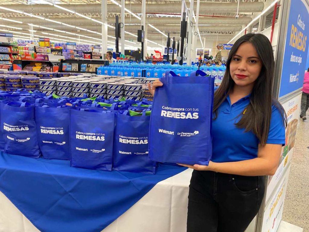 Celebración con clientes: Walmart agradece 20 años de lealtad en El Salvador.