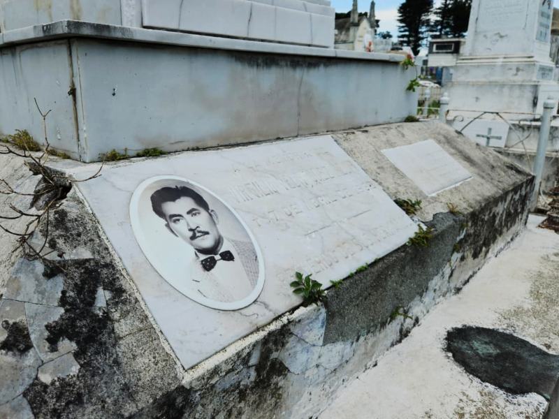 En el Cementerio de los Ilustres, de Sn San Salvador hay varias tumbas con fotos antiguas.
