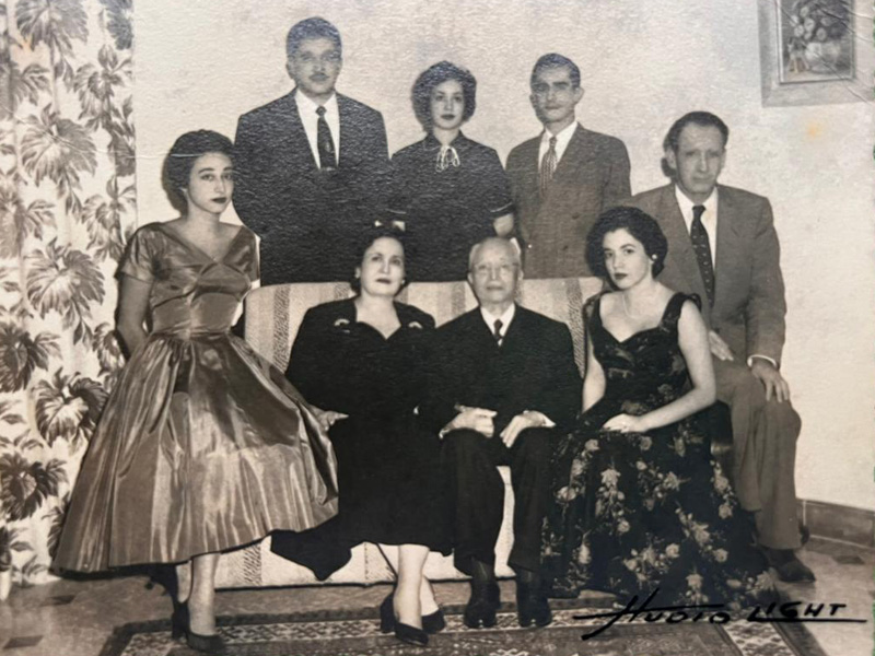 La Dra. Marta Flora Espinosa Altamirano fue una de las primeras mujeres en graduarse de Química y Farmacia en la Universidad de El Salvador.