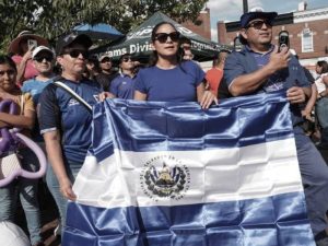 Una reunión de compatriotas salvadoreños en Madrid, donde se concentra una de las mayores comunidades fuera de El Salvador.