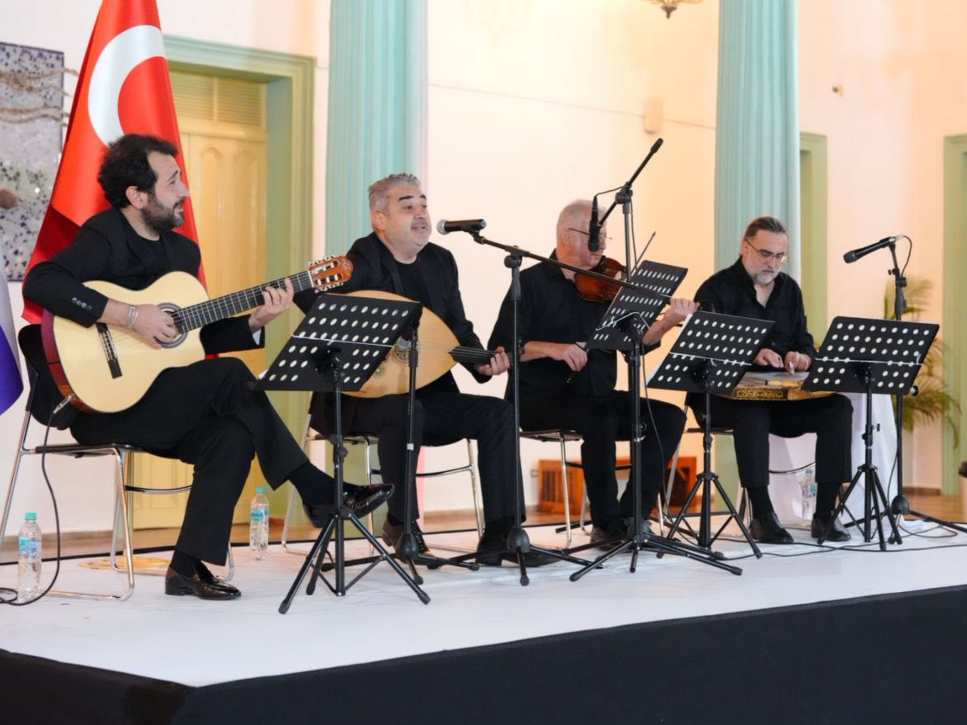 Agrupación turca “Alla Turca Ornamenti”