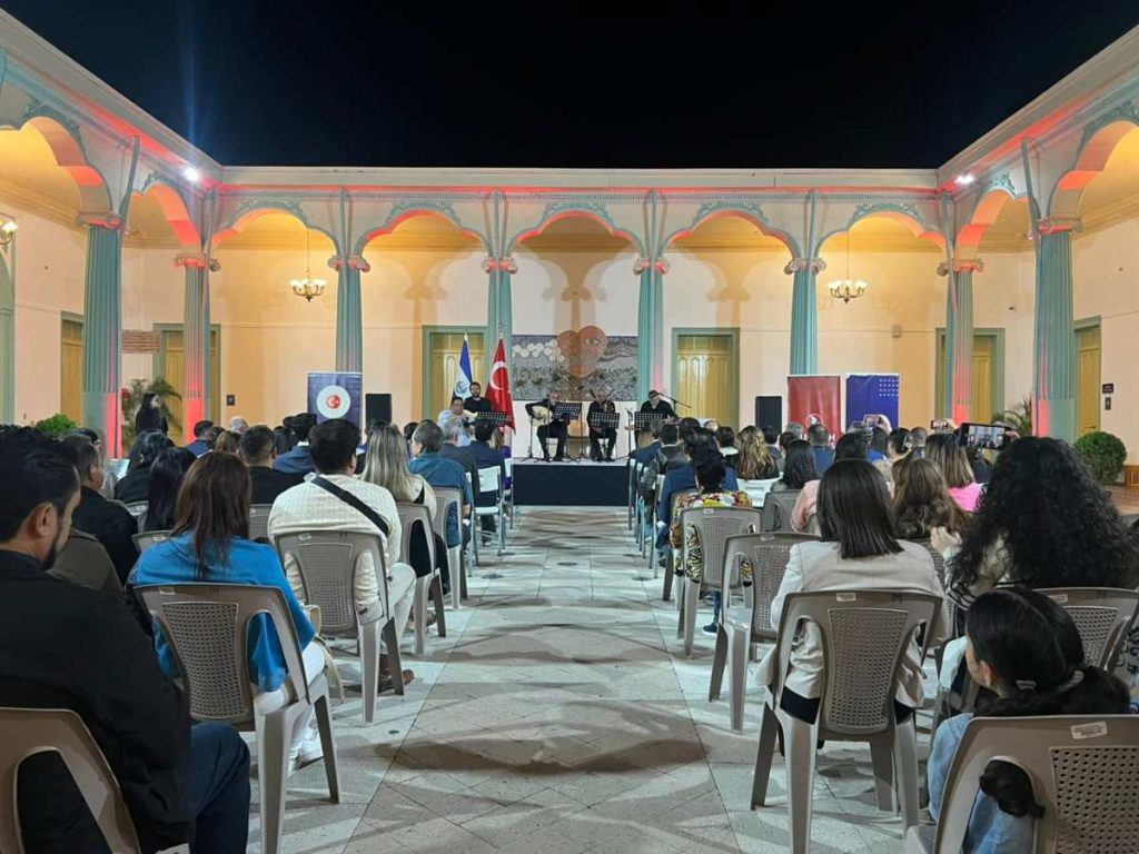 Agrupación turca “Alla Turca Ornamenti”