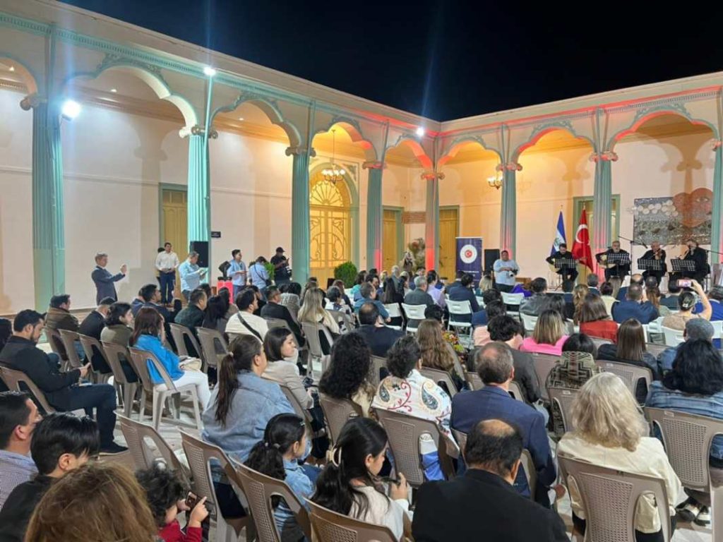 Agrupación turca “Alla Turca Ornamenti”