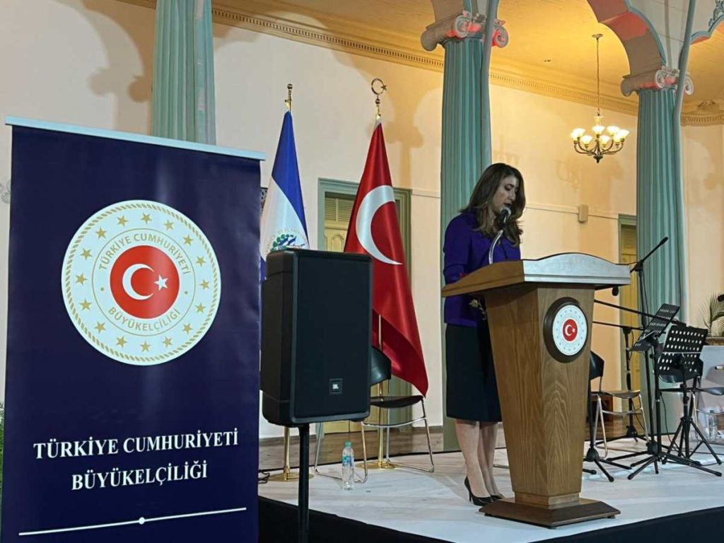 Agrupación turca “Alla Turca Ornamenti”