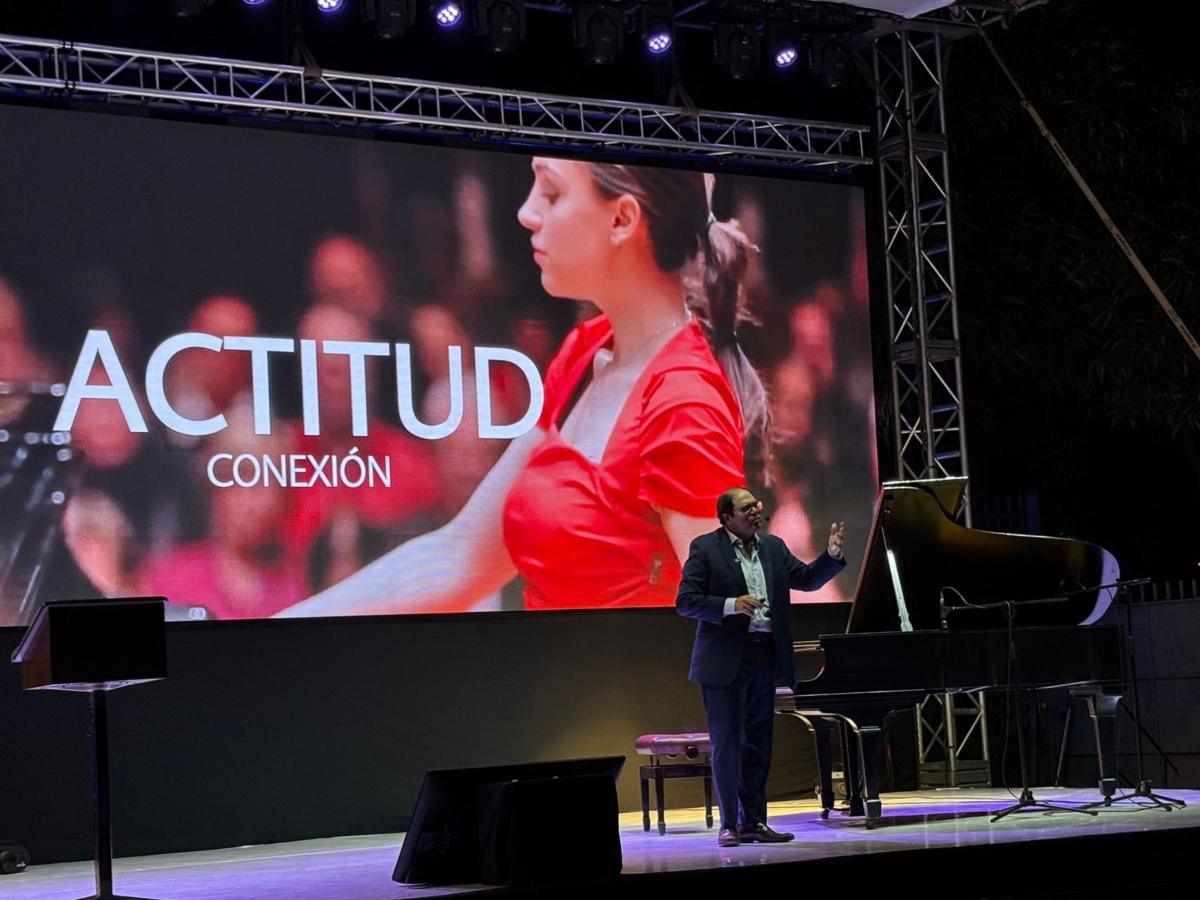 Felipe Gómez, reconocido internacionalmente por su enfoque en liderazgo, innovación y desempeño extraordinario.Foto Roberto Montano