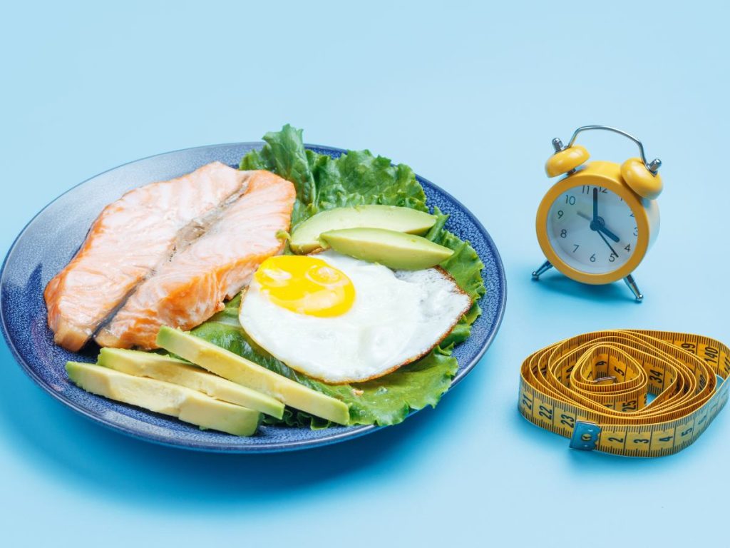 El ayuno intermitente puede ser útil si se aplica con propósito y guía profesional, priorizando siempre tu salud y bienestar integral.