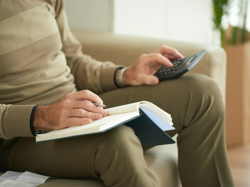 El trámite es personal, pero puede ser delegado con poder legal si el solicitante no puede presentarse.