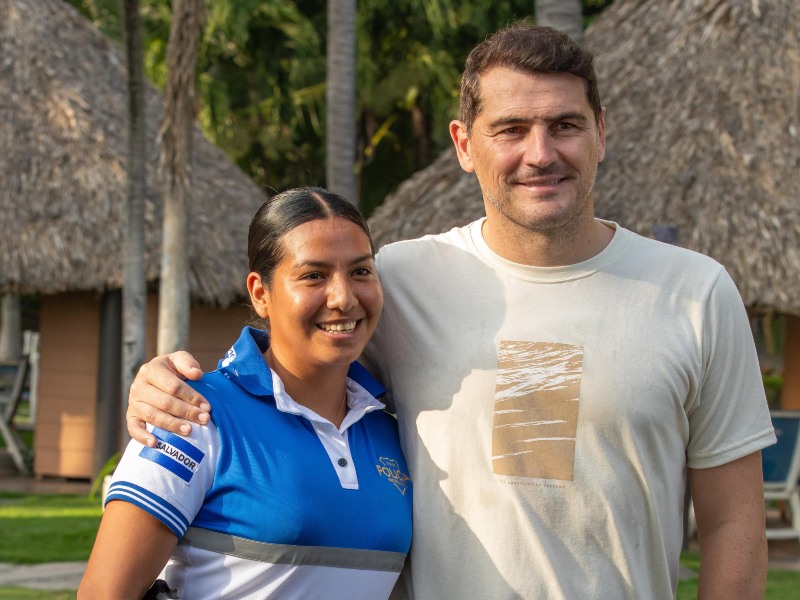 El exarquero del Real Madrid, Iker Casillas, compartió esta imagen desde la playa El Zonte, una de las más visitadas del litoral salvadoreño.