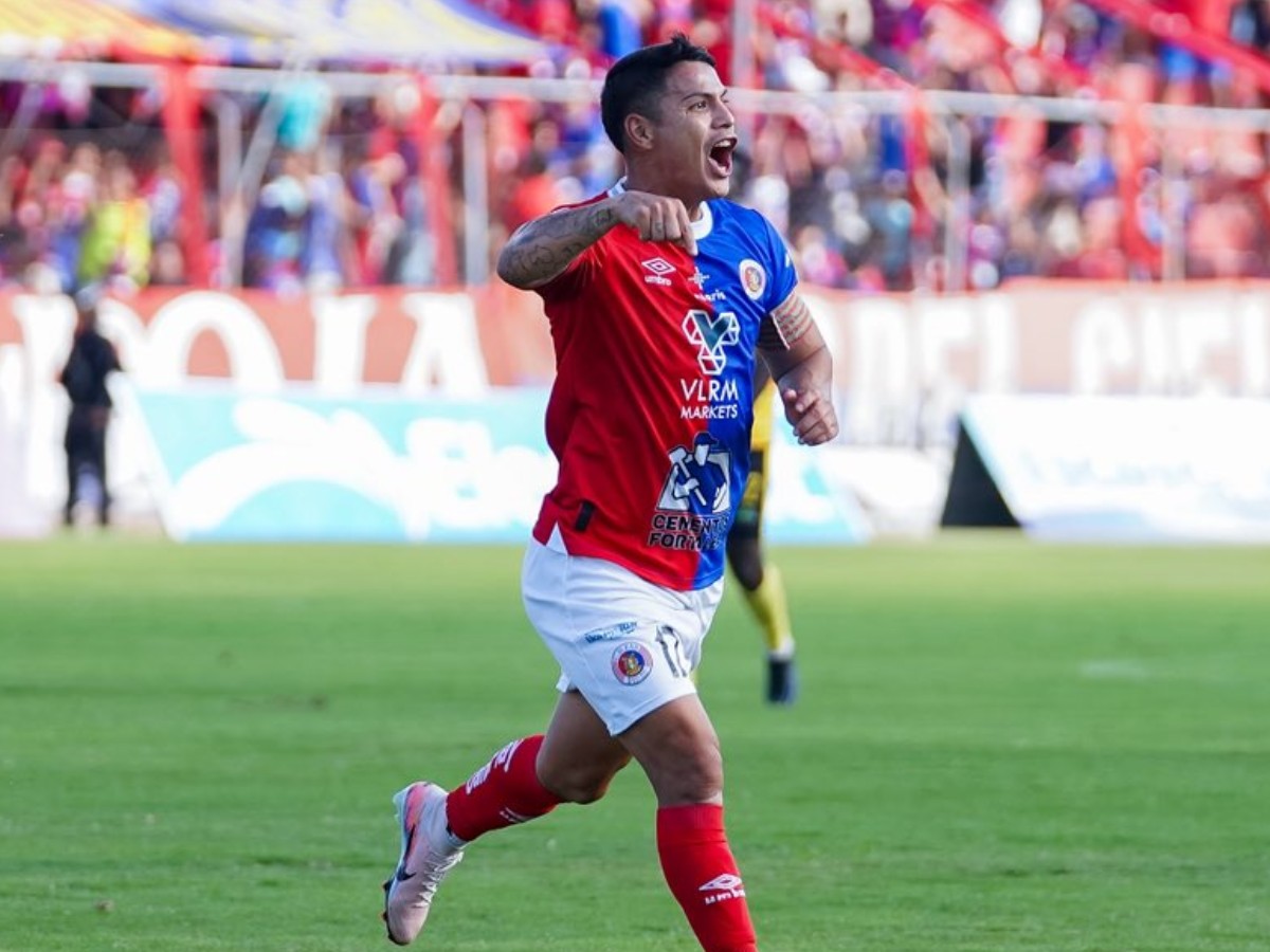 FAS celebró a lo grande su victoria y clasificación en el Quiteño. Fotografía/ X CD FAS