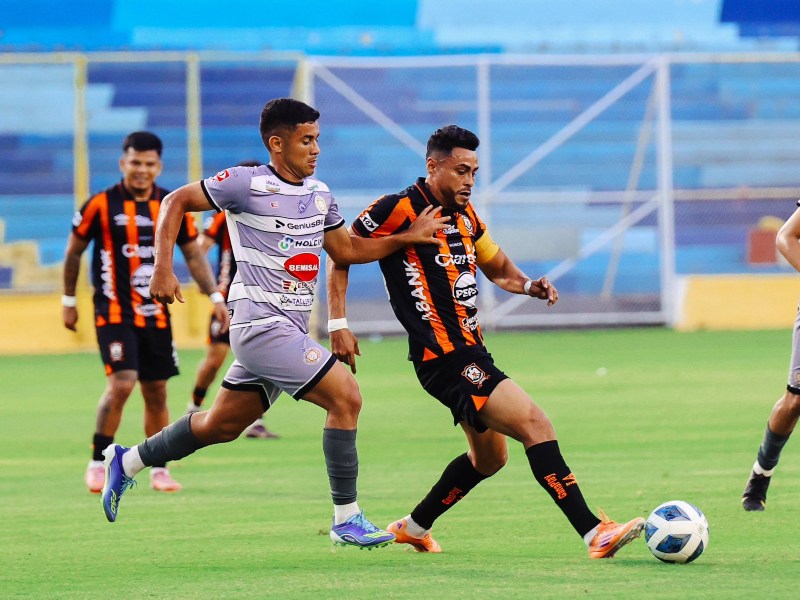 "Águila y Metapán protagonizaron un duelo vibrante y lleno de intensidad en el estadio Cuscatlán."