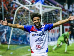 Los toros aplastaron a Platense con un global de 8-2 en cuartos de final y avanzaron a semifinales. / Foto X de Firpo